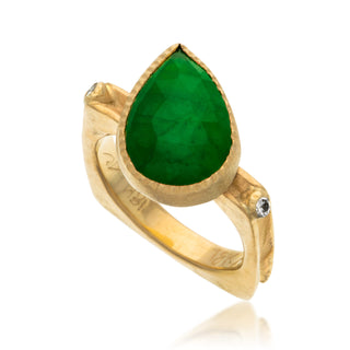 Emerald with 2 Diamonds set in 18kt yellow gold