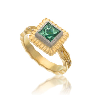 Green Beryl on a 18kt yellow gold round branch band