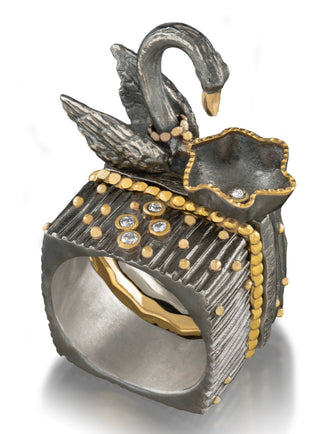Black swan ring
